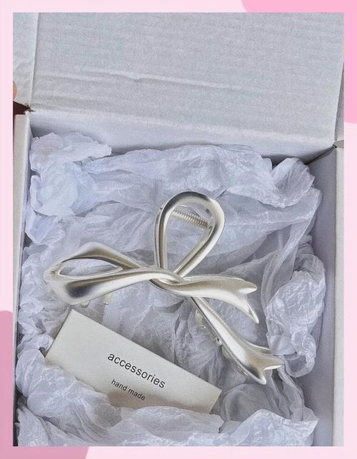 发夹 女性发型的美化神器，美发饰品的点睛之笔